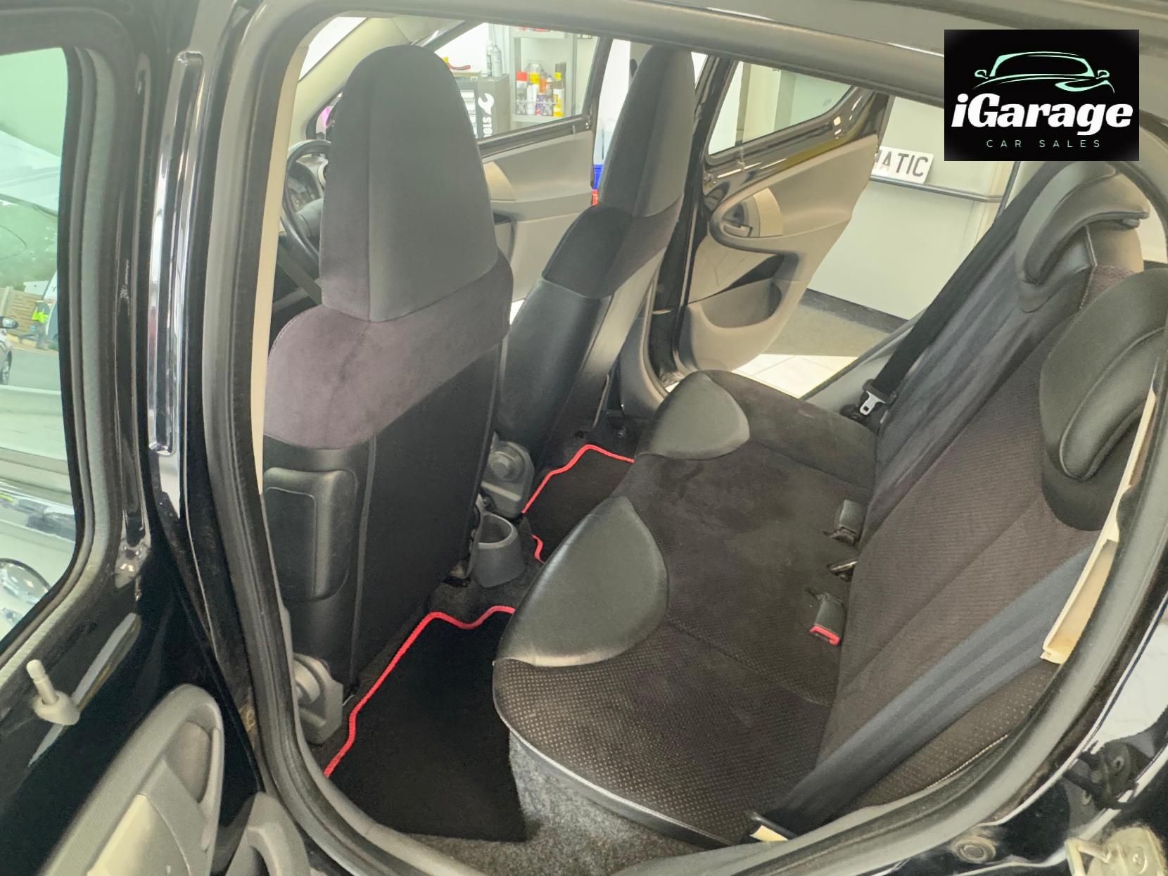 Toyota AYGO 1.0 VVT-i Black Hatchback 5dr Petrol Manual Euro 4 (AC) (67 bhp)