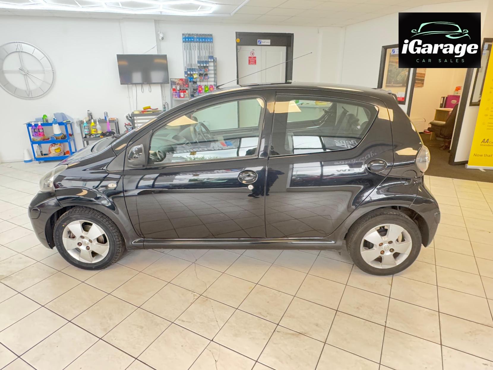 Toyota AYGO 1.0 VVT-i Black Hatchback 5dr Petrol Manual Euro 4 (AC) (67 bhp)