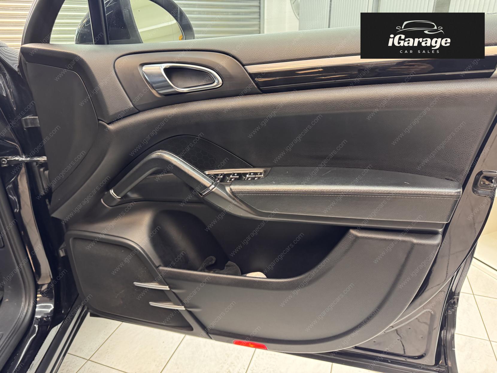 Porsche Cayenne 3.0 TD V6 SUV 5dr Diesel Tiptronic 4WD Euro 5 (s/s) (240 ps)