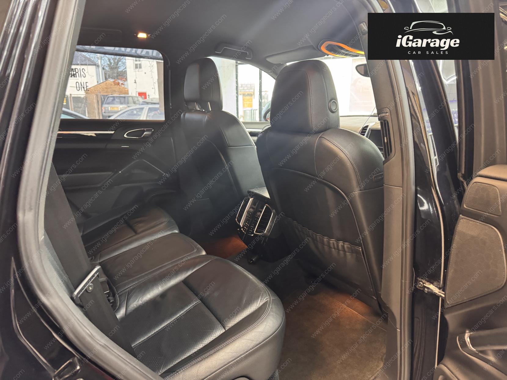 Porsche Cayenne 3.0 TD V6 SUV 5dr Diesel Tiptronic 4WD Euro 5 (s/s) (240 ps)