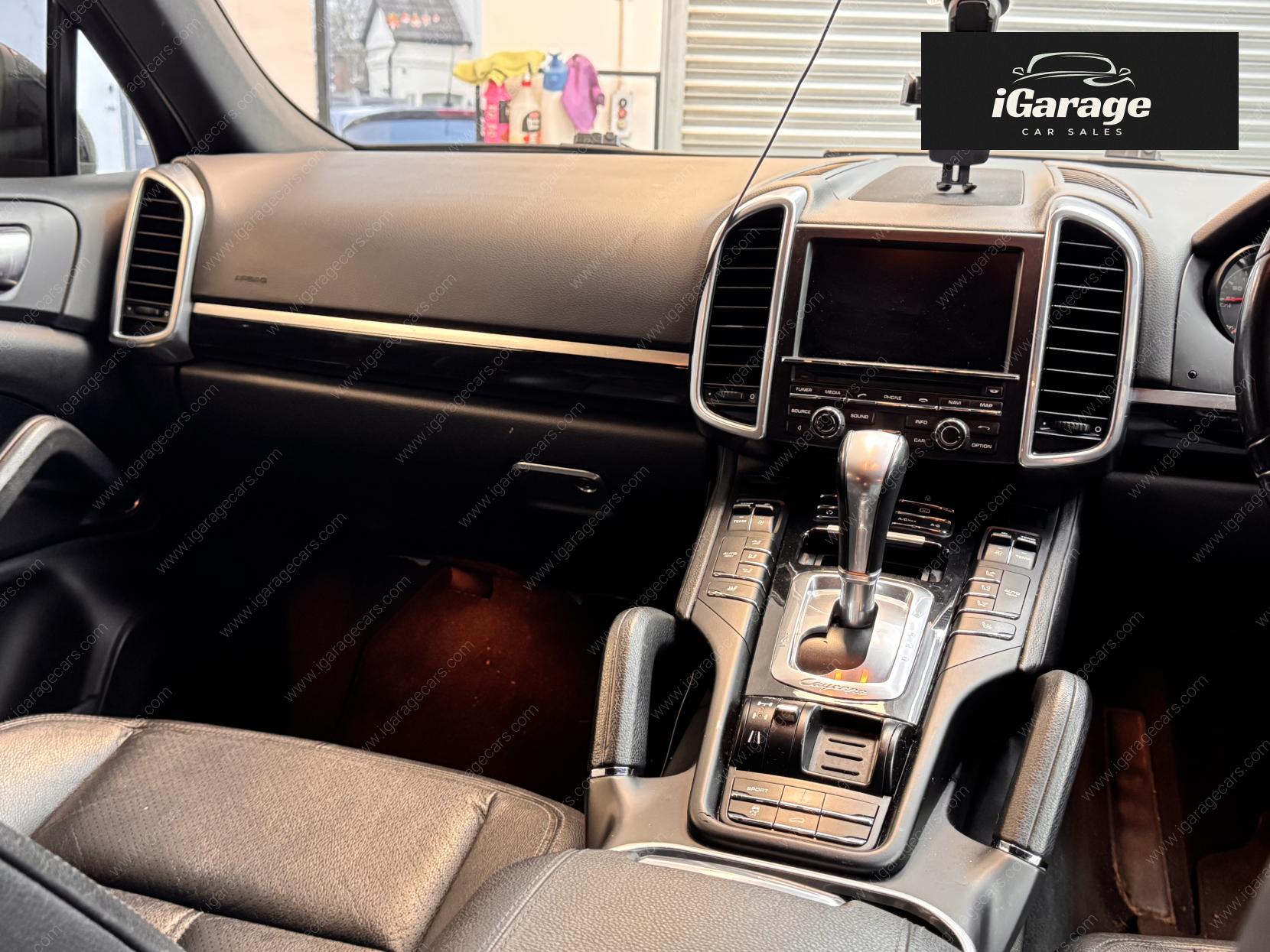 Porsche Cayenne 3.0 TD V6 SUV 5dr Diesel Tiptronic 4WD Euro 5 (s/s) (240 ps)