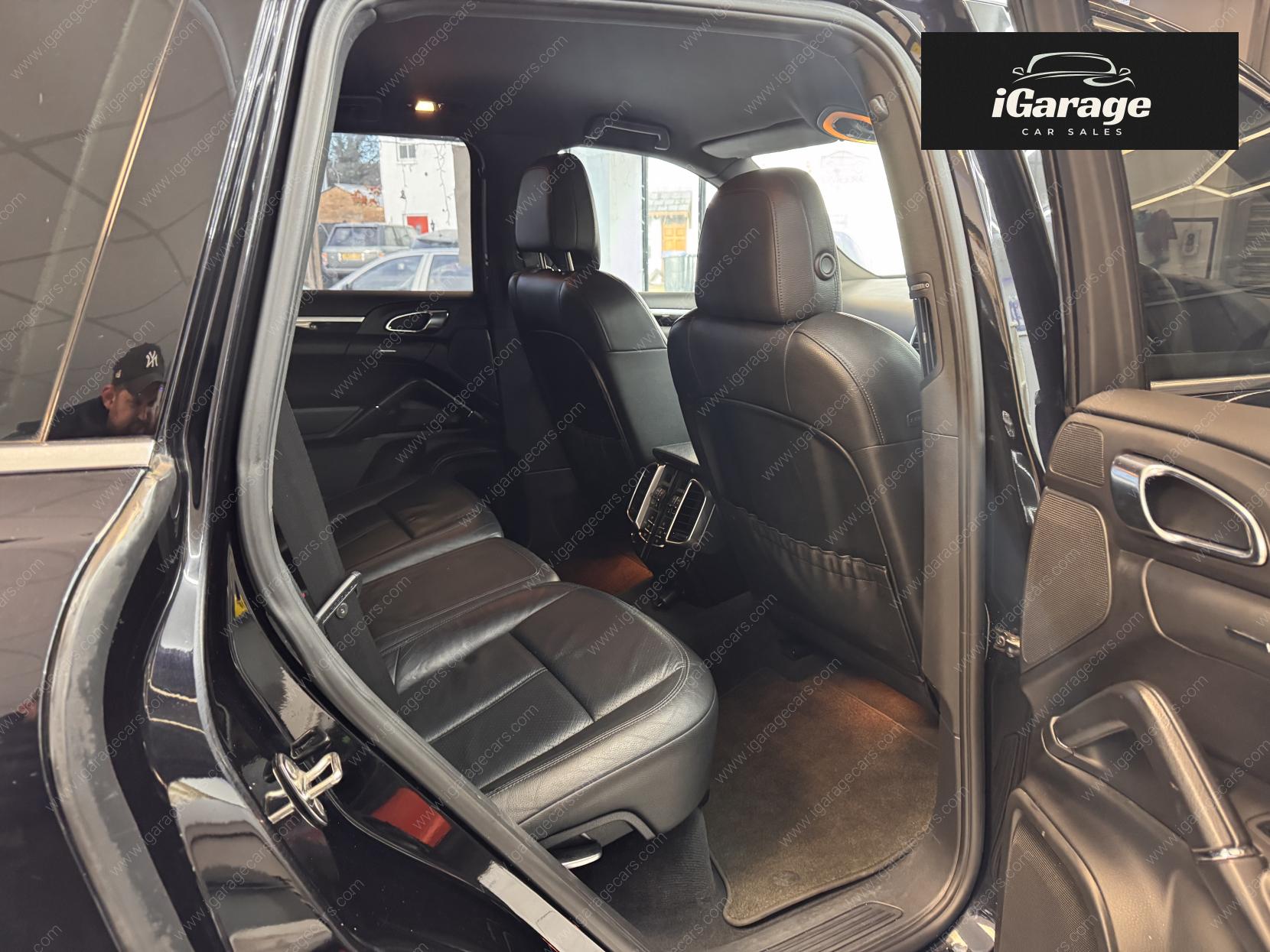 Porsche Cayenne 3.0 TD V6 SUV 5dr Diesel Tiptronic 4WD Euro 5 (s/s) (240 ps)