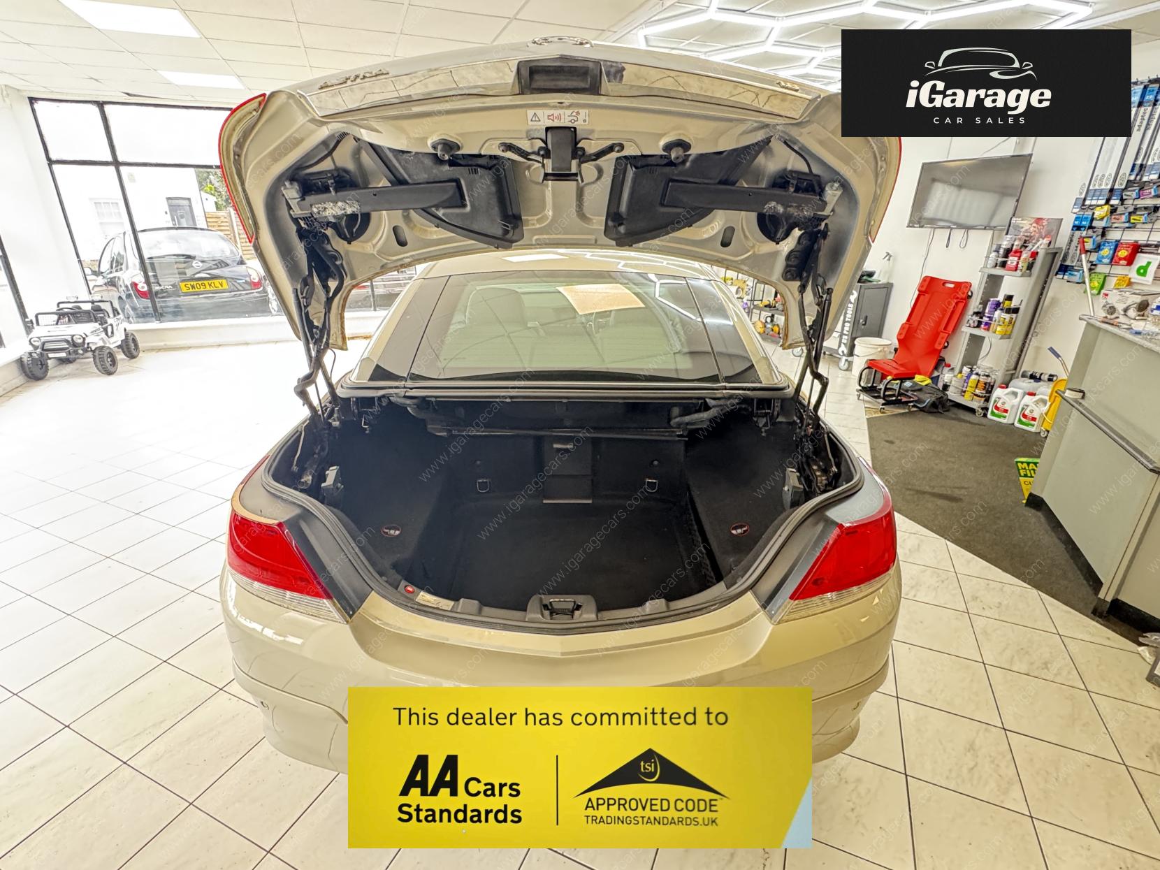 Vauxhall Astra 1.8i Design Twin Top 2dr Petrol Manual (185 g/km, 138 bhp)