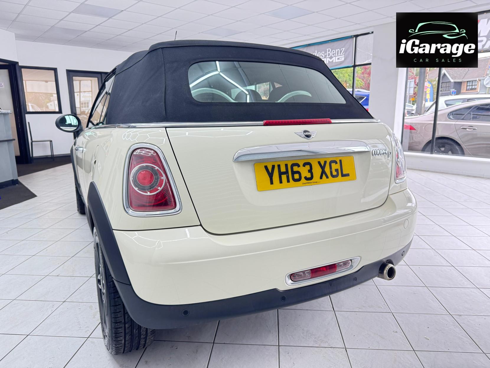 MINI Convertible 2.0 Cooper D Convertible 2dr Diesel Auto Euro 5 (112 ps)