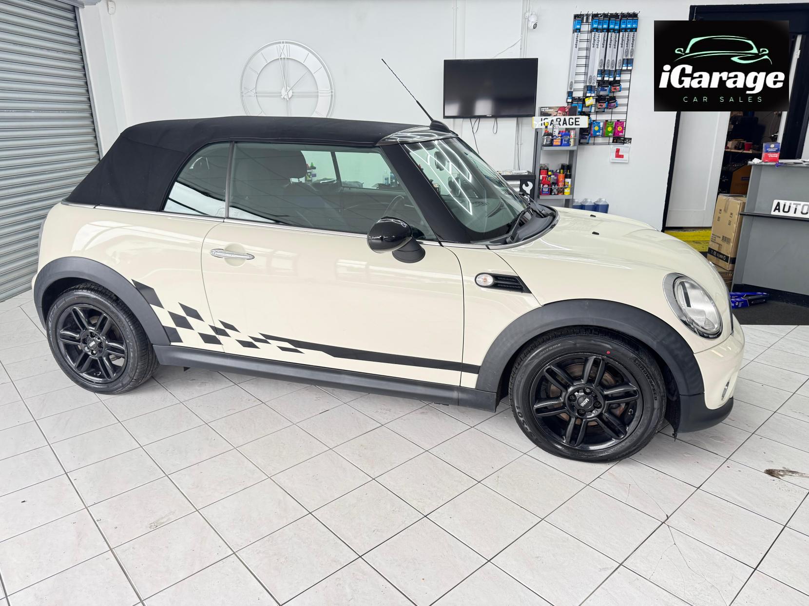 MINI Convertible 2.0 Cooper D Convertible 2dr Diesel Auto Euro 5 (112 ps)
