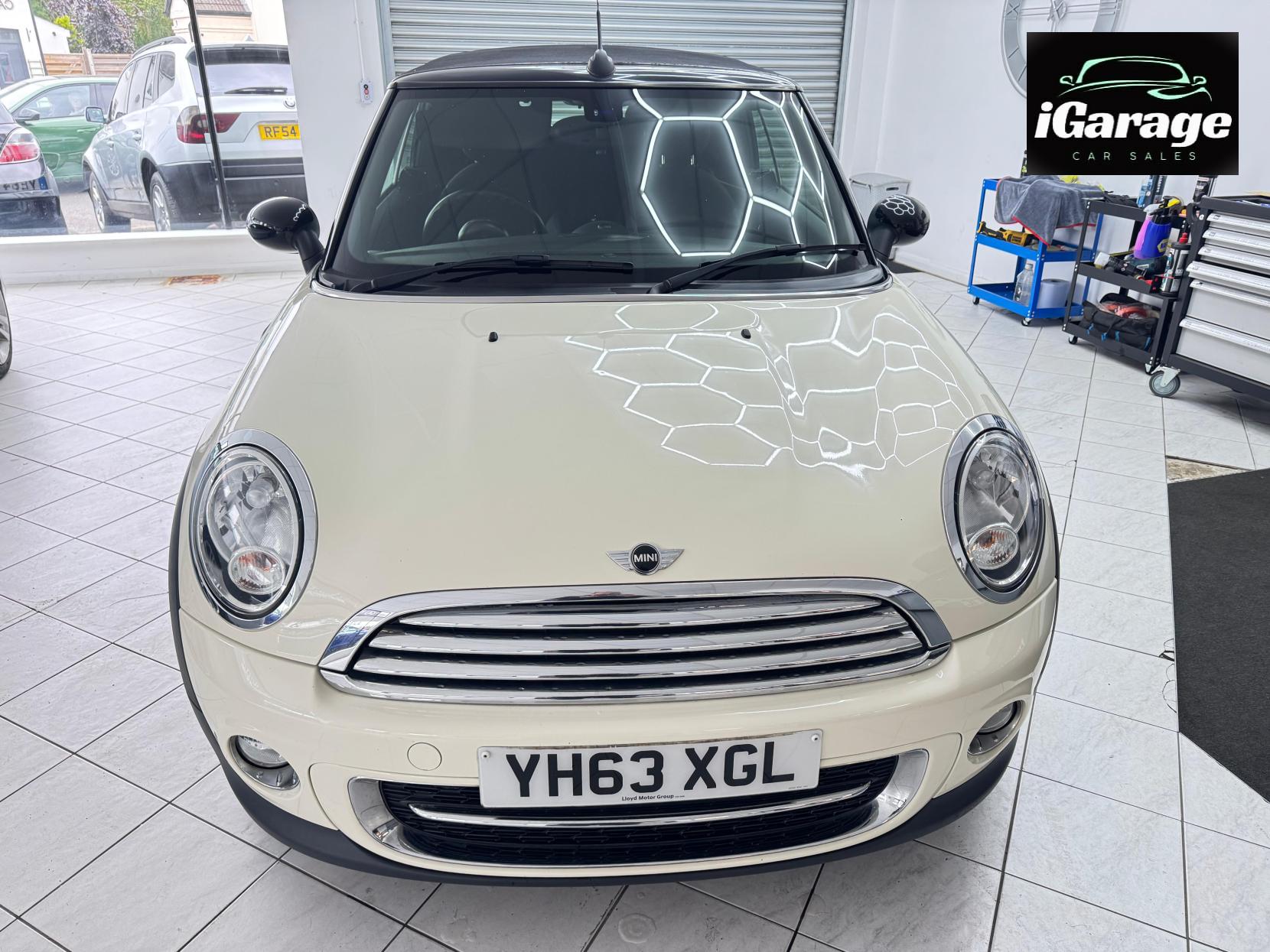 MINI Convertible 2.0 Cooper D Convertible 2dr Diesel Auto Euro 5 (112 ps)