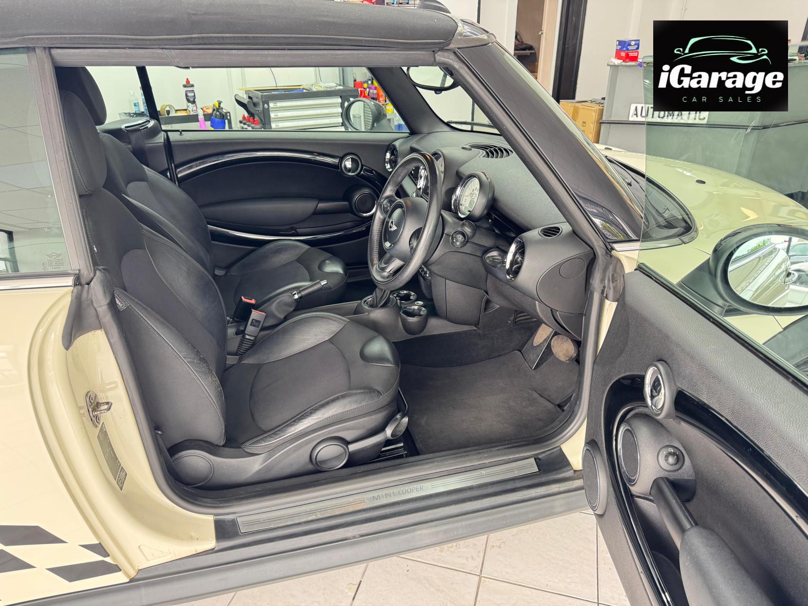 MINI Convertible 2.0 Cooper D Convertible 2dr Diesel Auto Euro 5 (112 ps)