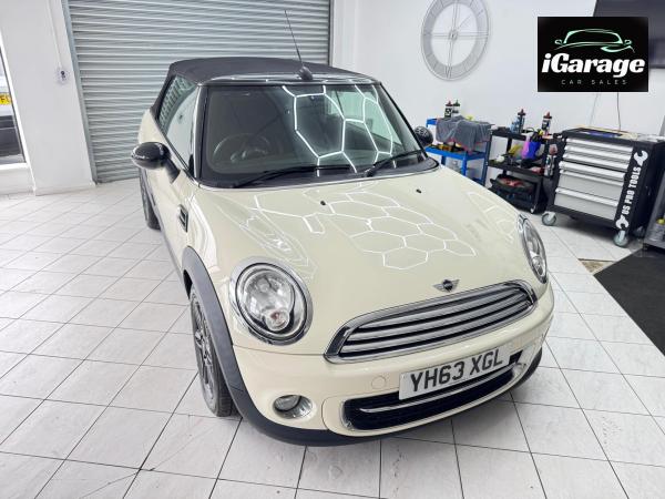 MINI Convertible 2.0 Cooper D Convertible 2dr Diesel Auto Euro 5 (112 ps)