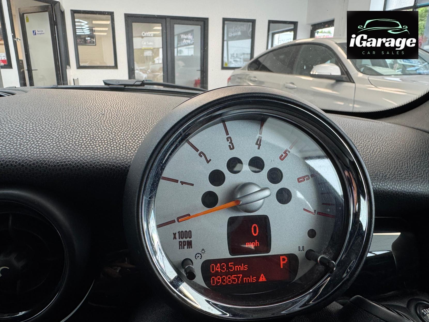 MINI Convertible 2.0 Cooper D Convertible 2dr Diesel Auto Euro 5 (112 ps)