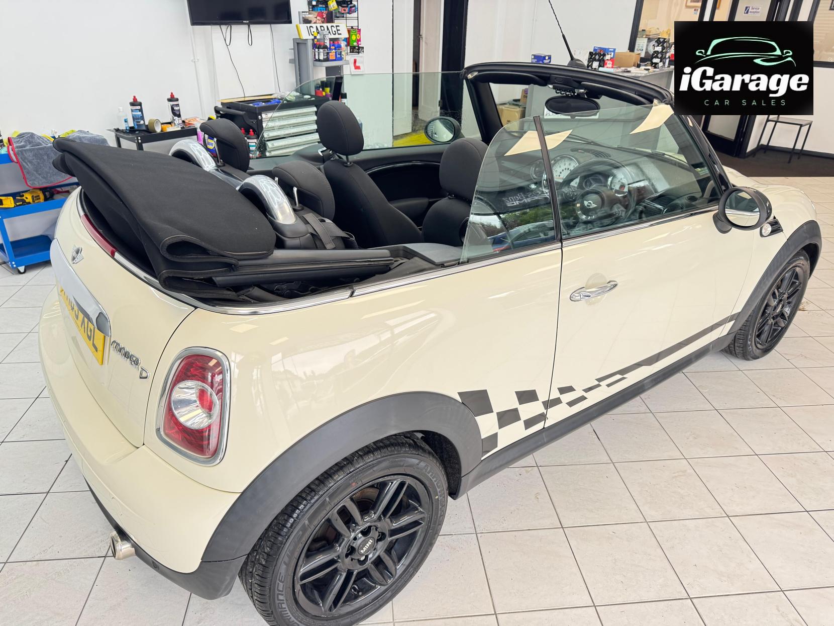MINI Convertible 2.0 Cooper D Convertible 2dr Diesel Auto Euro 5 (112 ps)