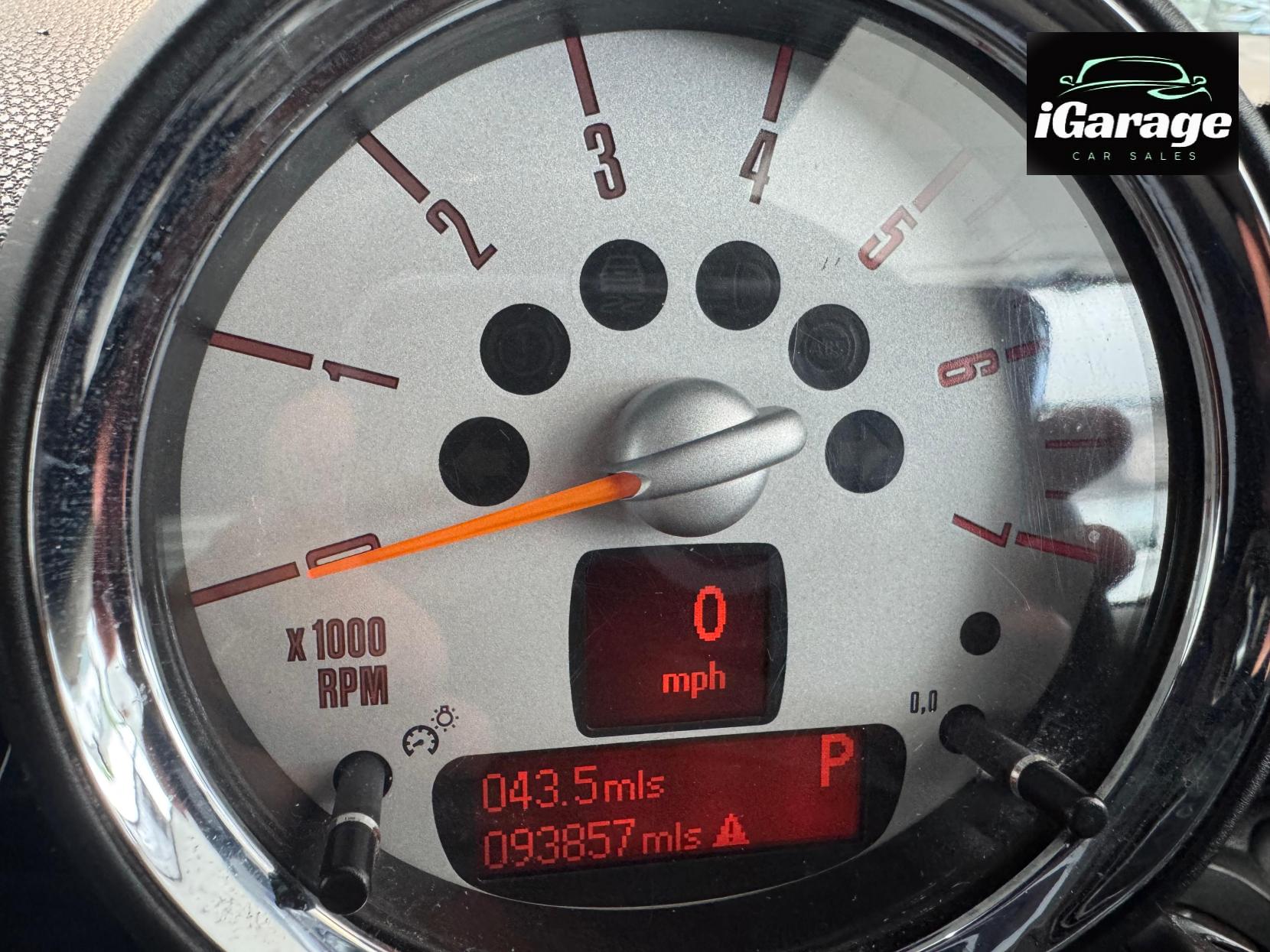 MINI Convertible 2.0 Cooper D Convertible 2dr Diesel Auto Euro 5 (112 ps)