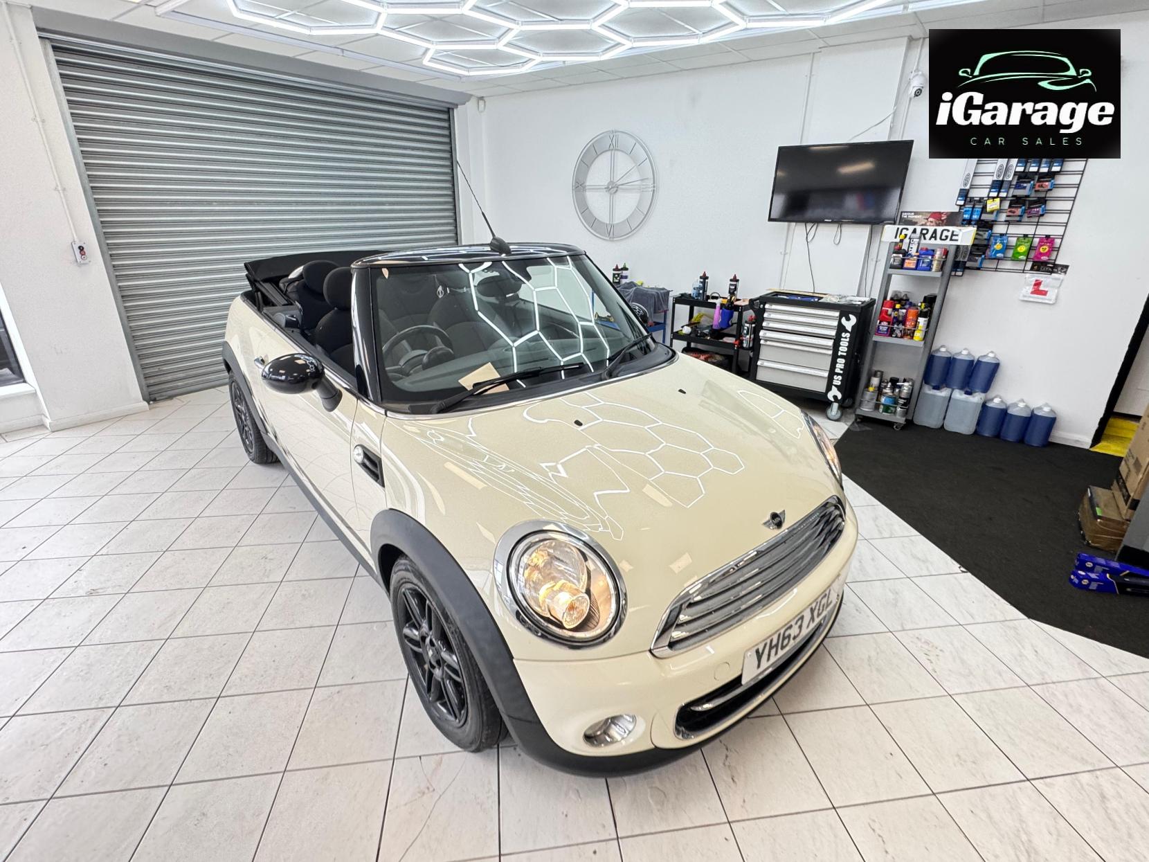 MINI Convertible 2.0 Cooper D Convertible 2dr Diesel Auto Euro 5 (112 ps)