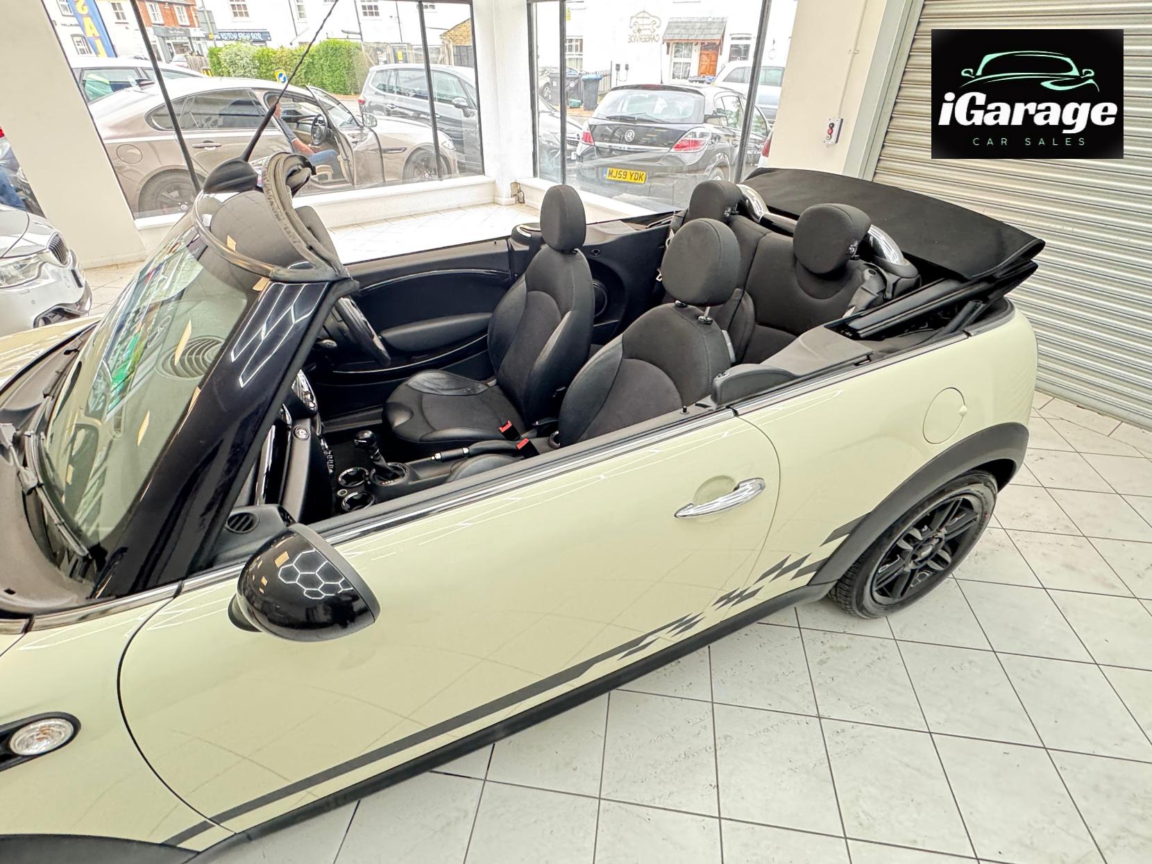 MINI Convertible 2.0 Cooper D Convertible 2dr Diesel Auto Euro 5 (112 ps)