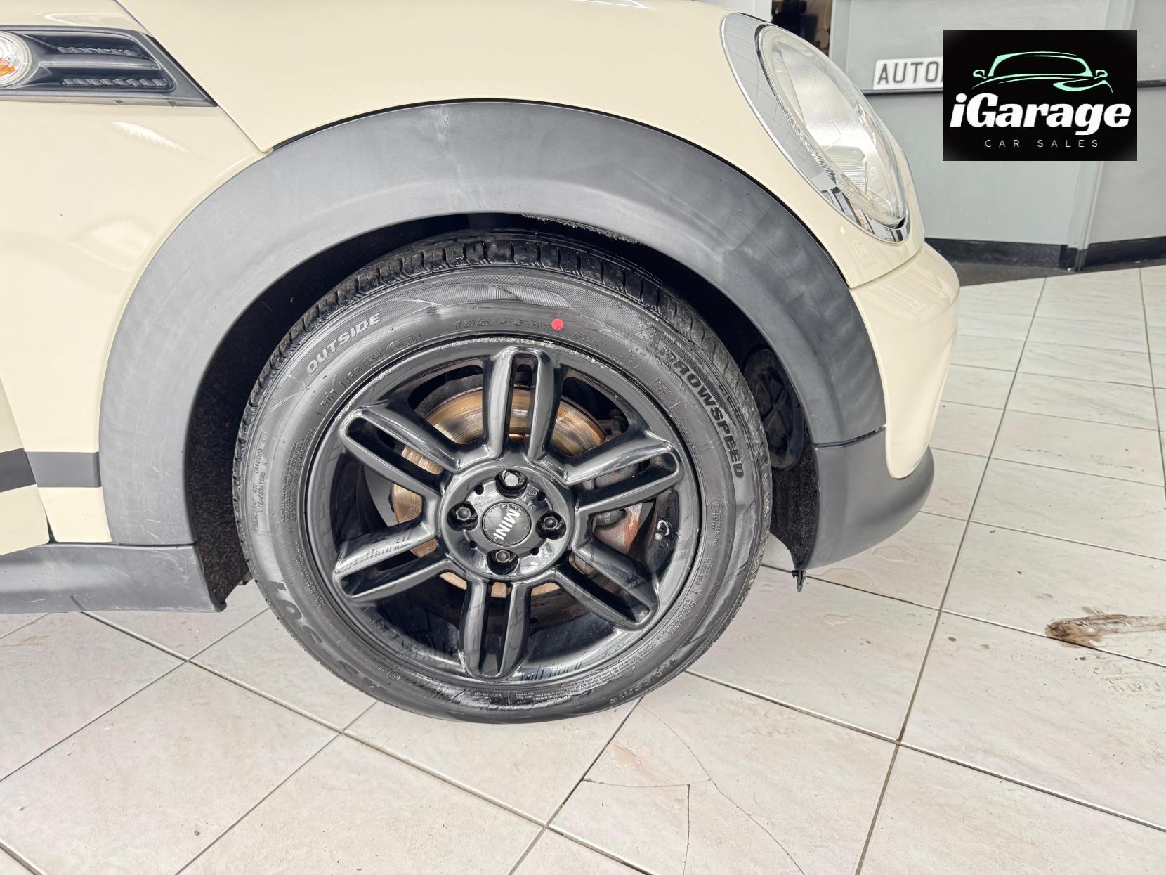 MINI Convertible 2.0 Cooper D Convertible 2dr Diesel Auto Euro 5 (112 ps)