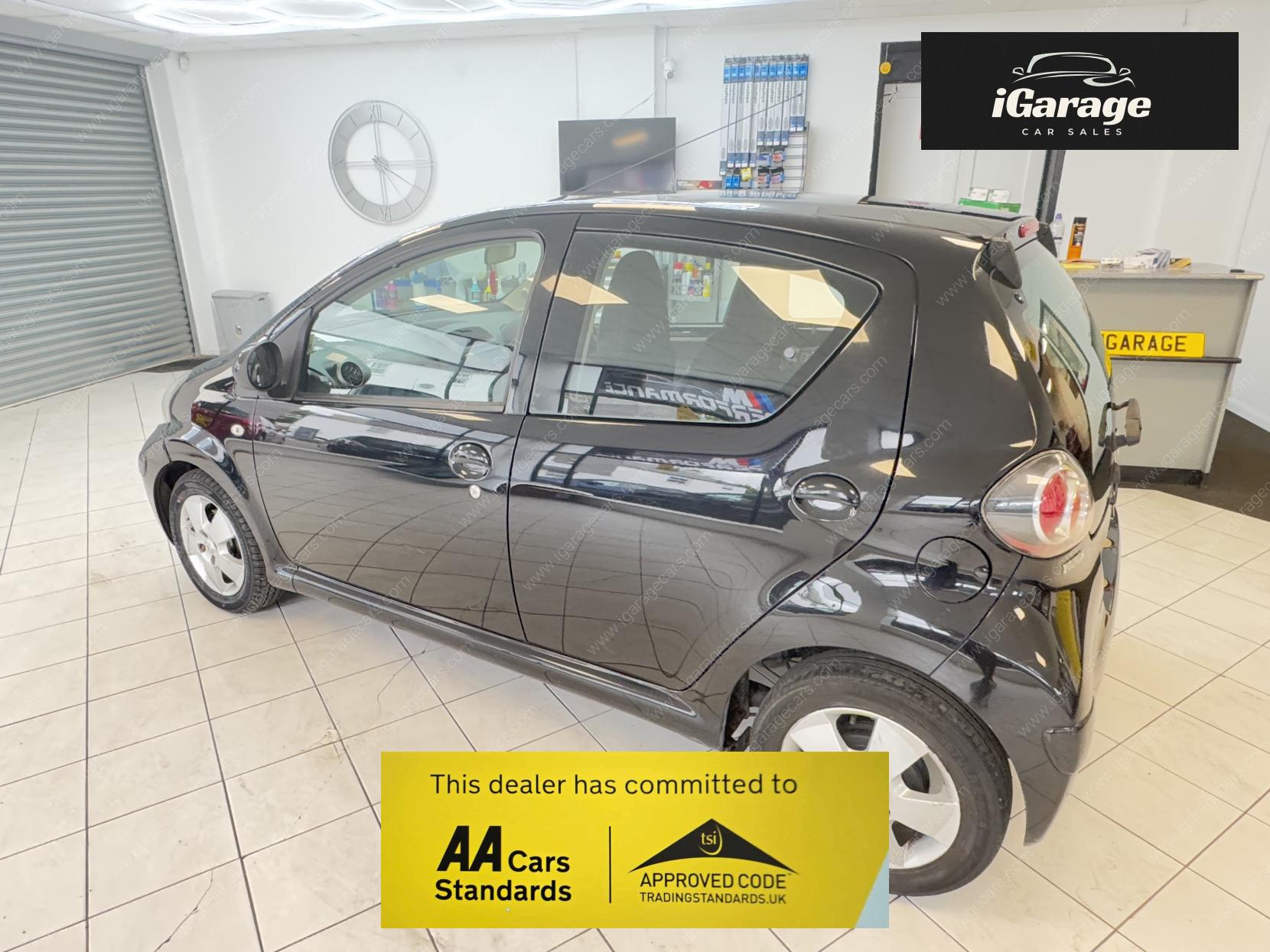 Toyota AYGO 1.0 VVT-i Black Hatchback 5dr Petrol Manual Euro 4 (AC) (67 bhp)