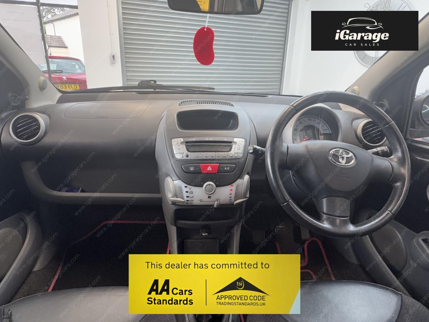 Toyota AYGO 1.0 VVT-i Black Hatchback 5dr Petrol Manual Euro 4 (AC) (67 bhp)