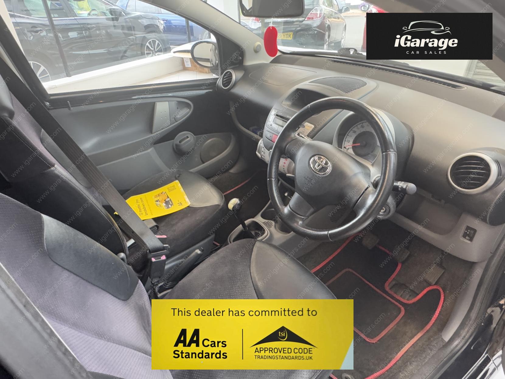 Toyota AYGO 1.0 VVT-i Black Hatchback 5dr Petrol Manual Euro 4 (AC) (67 bhp)