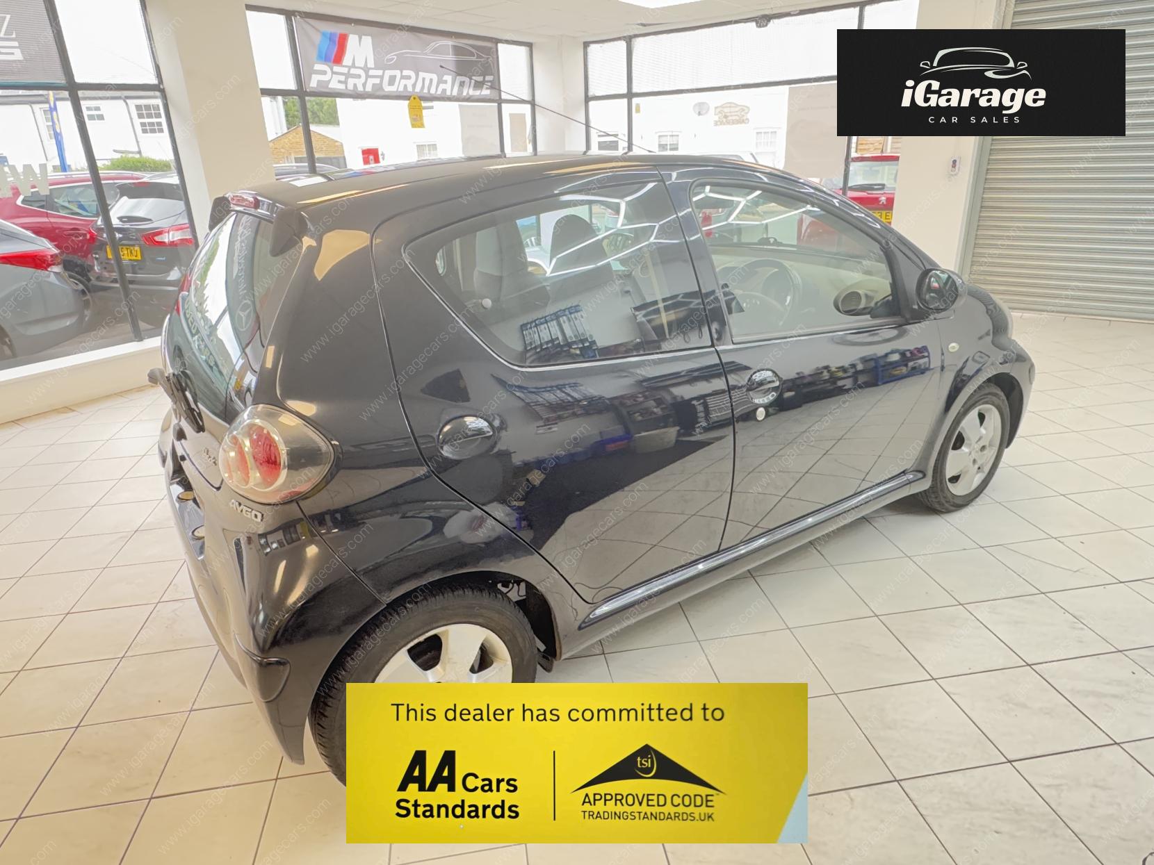 Toyota AYGO 1.0 VVT-i Black Hatchback 5dr Petrol Manual Euro 4 (AC) (67 bhp)