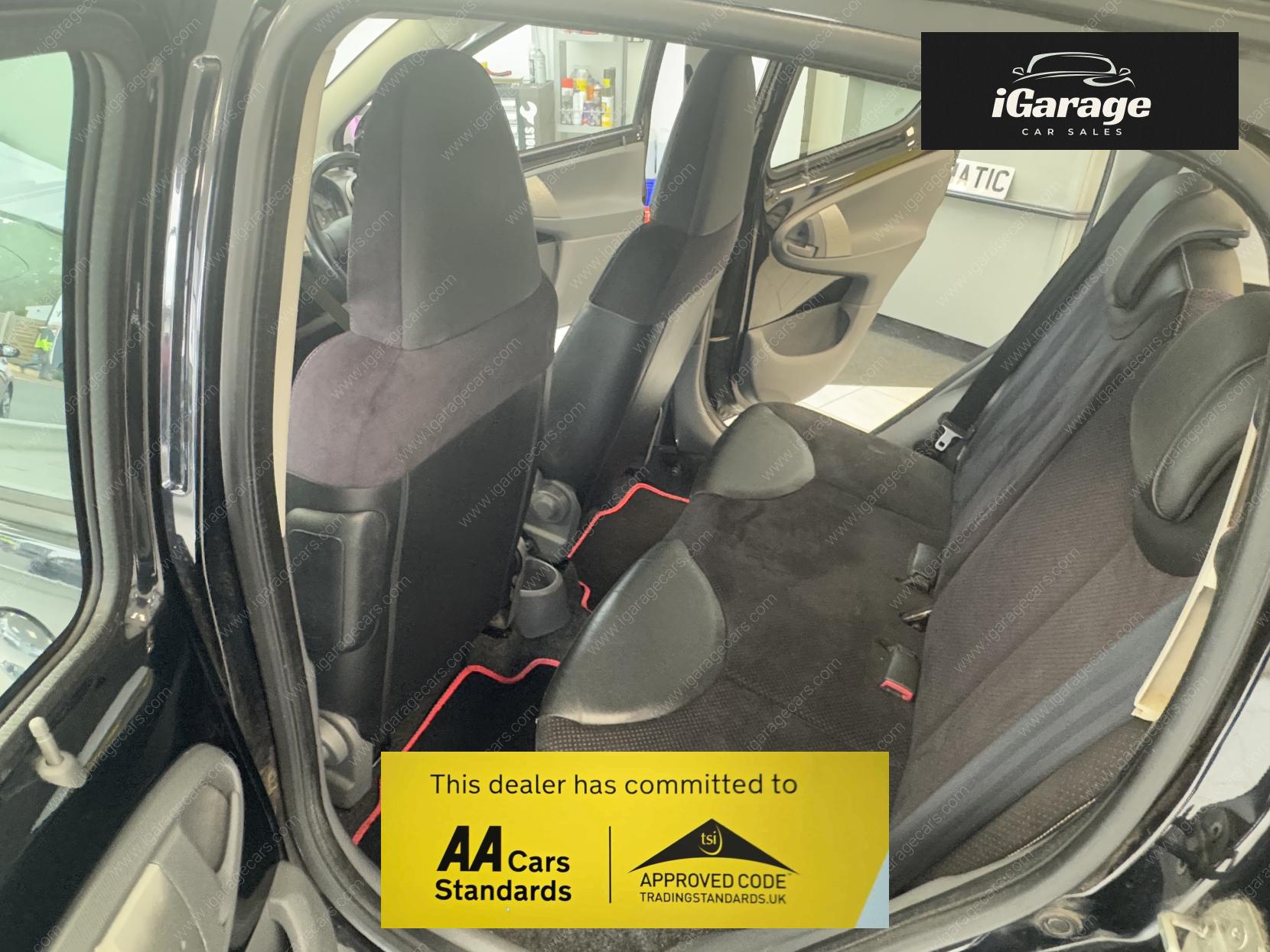 Toyota AYGO 1.0 VVT-i Black Hatchback 5dr Petrol Manual Euro 4 (AC) (67 bhp)