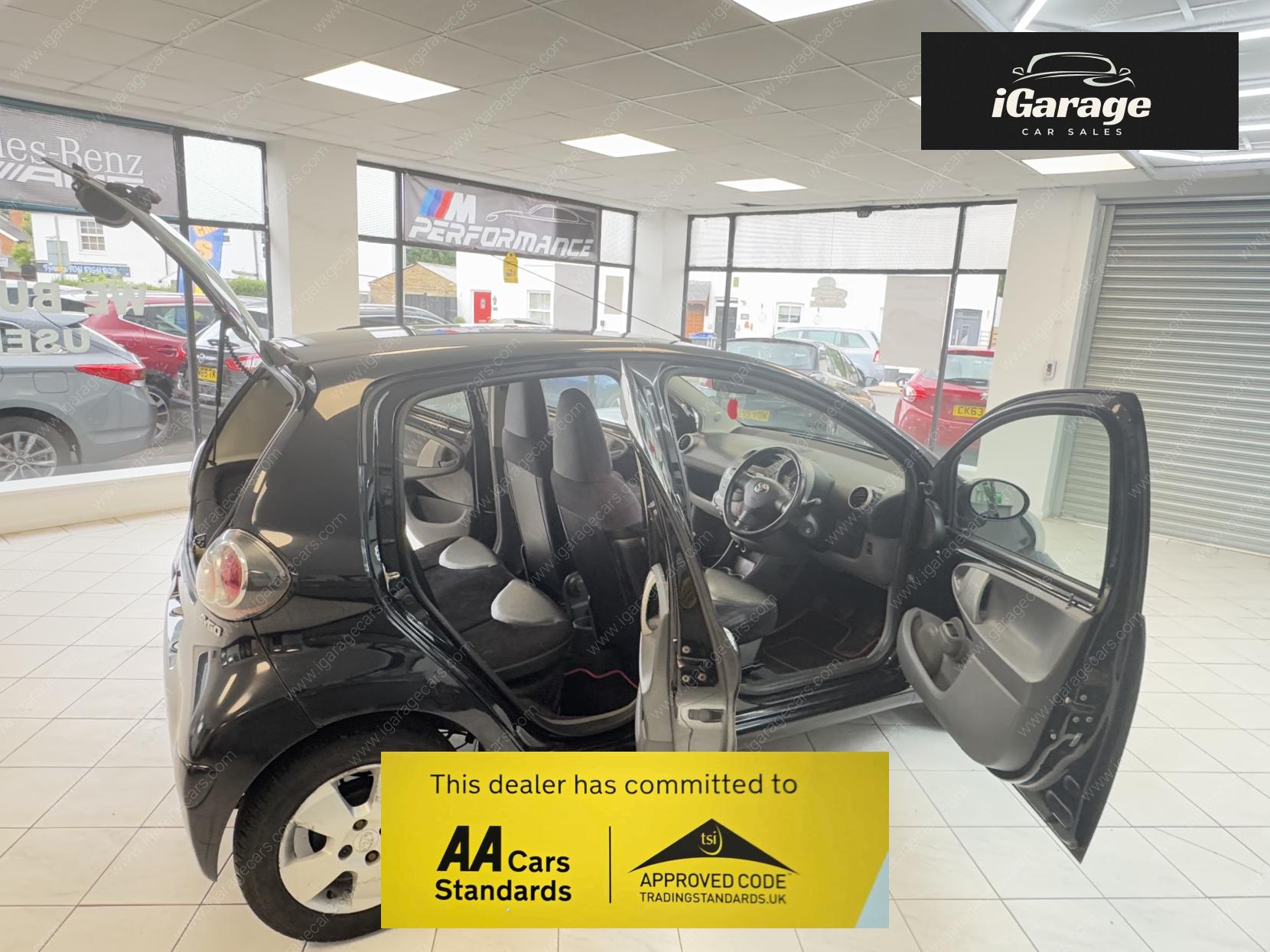 Toyota AYGO 1.0 VVT-i Black Hatchback 5dr Petrol Manual Euro 4 (AC) (67 bhp)