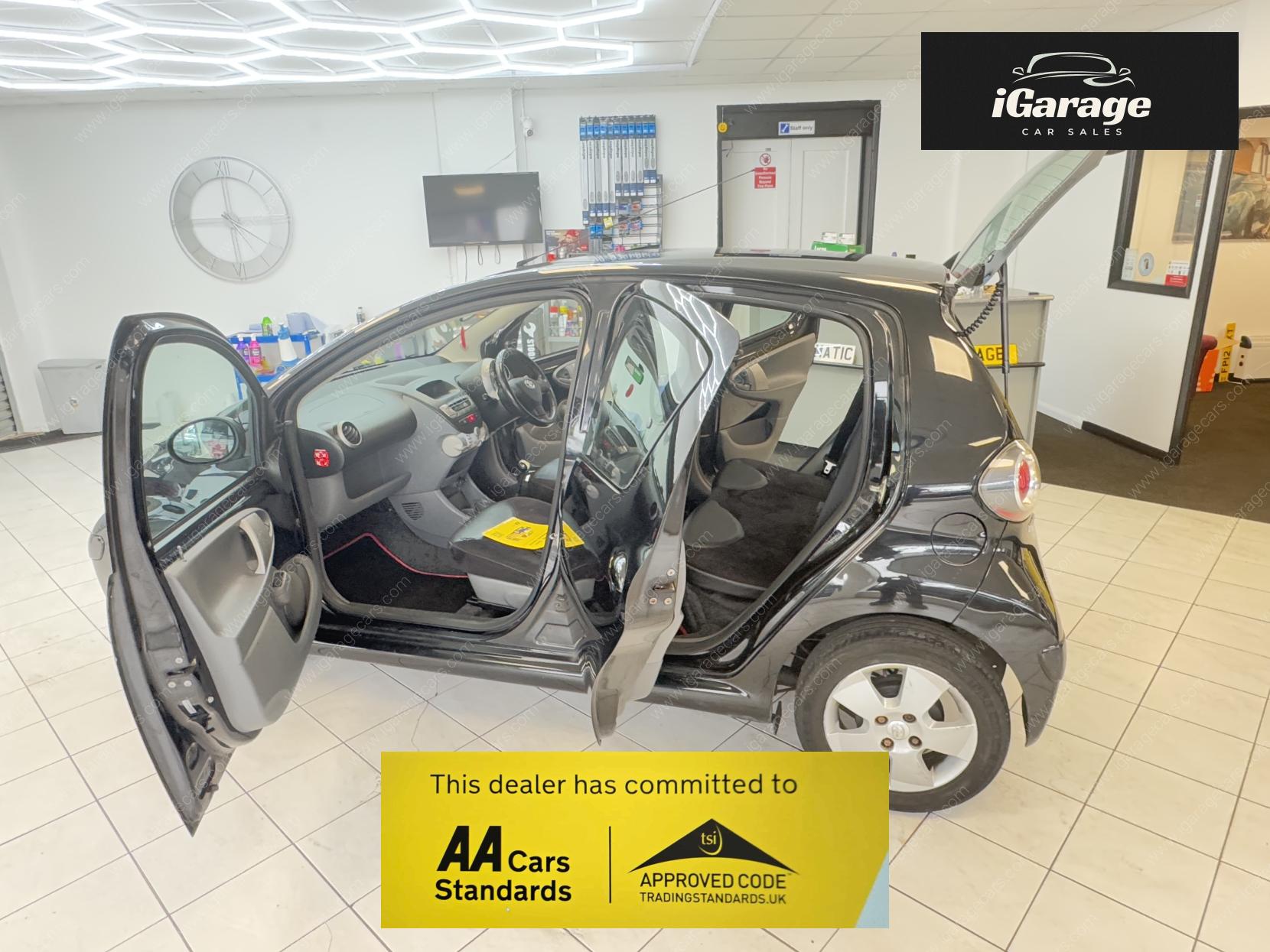 Toyota AYGO 1.0 VVT-i Black Hatchback 5dr Petrol Manual Euro 4 (AC) (67 bhp)
