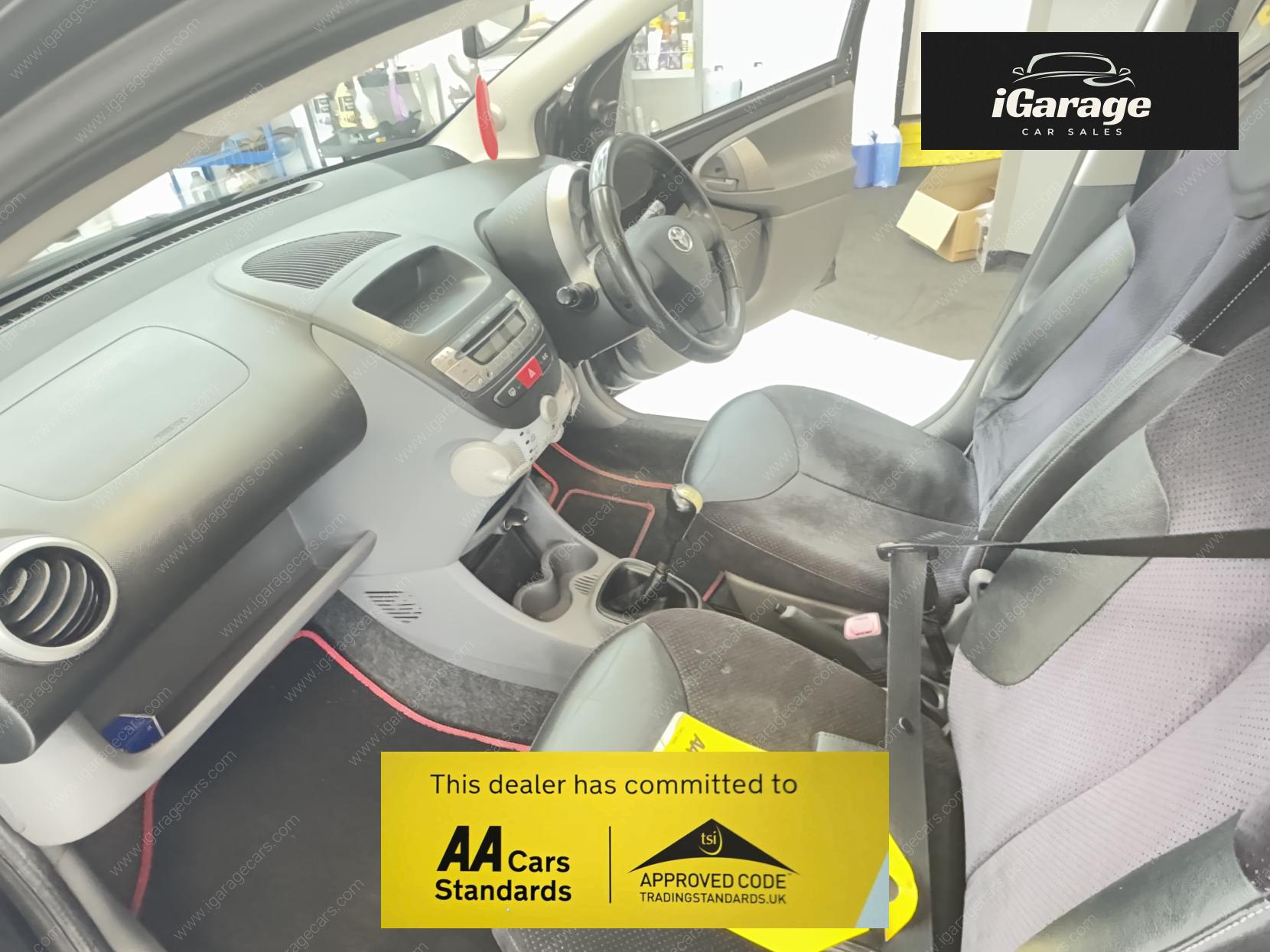 Toyota AYGO 1.0 VVT-i Black Hatchback 5dr Petrol Manual Euro 4 (AC) (67 bhp)