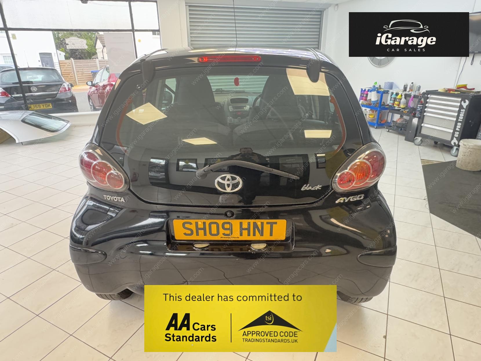 Toyota AYGO 1.0 VVT-i Black Hatchback 5dr Petrol Manual Euro 4 (AC) (67 bhp)