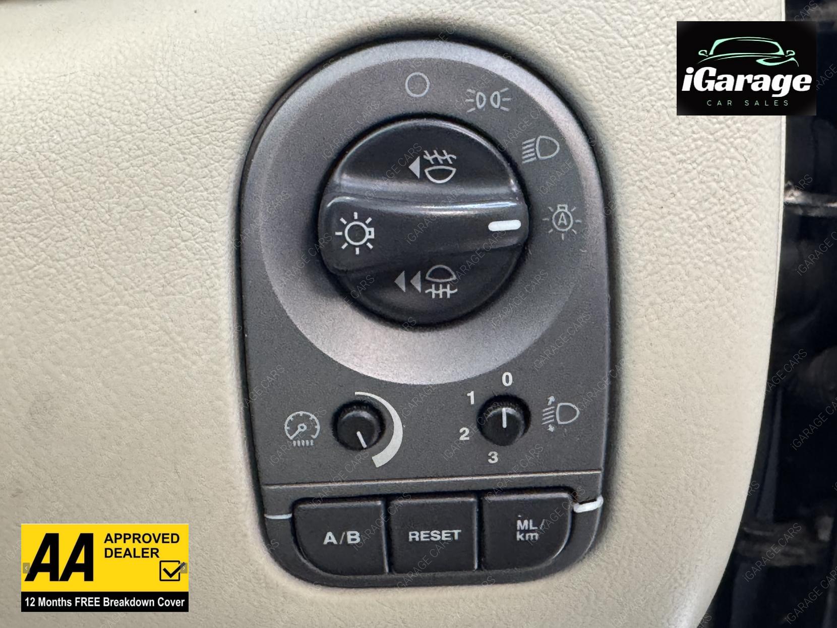 Jaguar X-Type 3.0 V6 Sovereign Saloon 4dr Petrol Automatic (AWD) (249 g/km, 231 bhp)